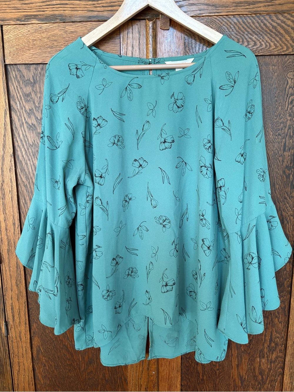 Lauren Conrad XL Women’s Green Floral Bell Sleeve Blouse